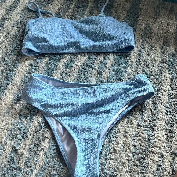 Bikini - Picture 1 of 5